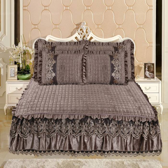 Set cuvertura de pat cu 2 fete de perne