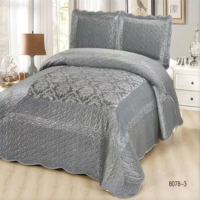 Set cuvertura catifea cu paiete + 2 fete de perna