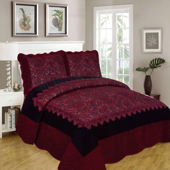 Cuvertura de pat cu dantela+ 2 fete de perne