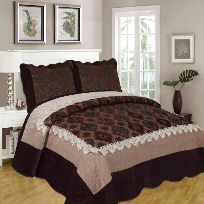 Cuvertura de pat cu dantela+ 2 fete de perne